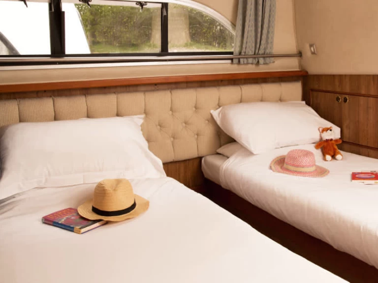 Le Boat Clipper charter bareboat or captained in  Portiragnes