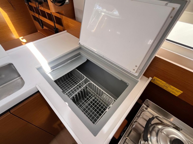 Bareboat Rental Sailboat Jeanneau with a boat licence