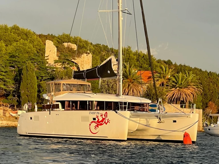 Lagoon Lagoon 450 Sport Top charter bareboat or captained in  Punat