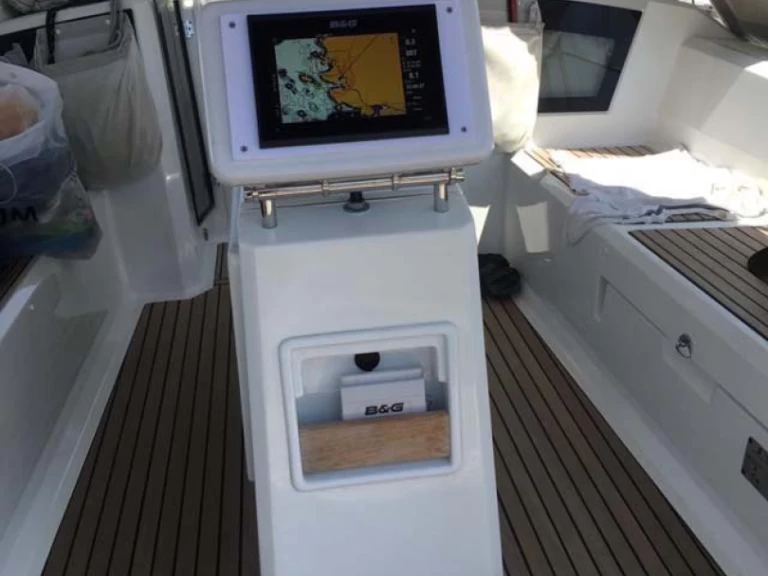 Sailboat rental in Split - Bénéteau Oceanis 38.1