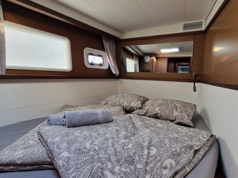 Boat rental Lagoon Lagoon 450 Sport Top in Punat on Samboat