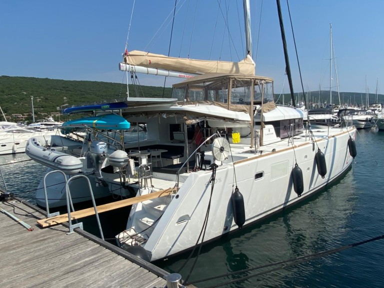 Rent a Lagoon Lagoon 450 Sport Top Punat