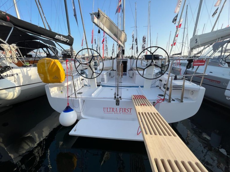 Rent a Bénéteau First 36 Split