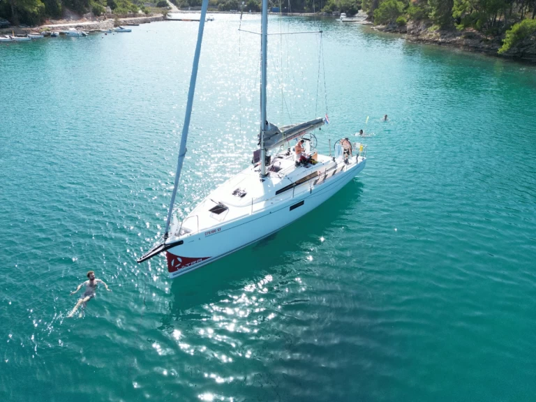 Bareboat Rental Sailboat Bénéteau with a boat licence