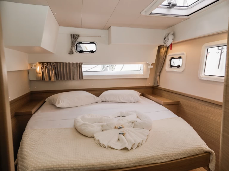 Catamaran rental in Mahé - Lagoon Lagoon 42