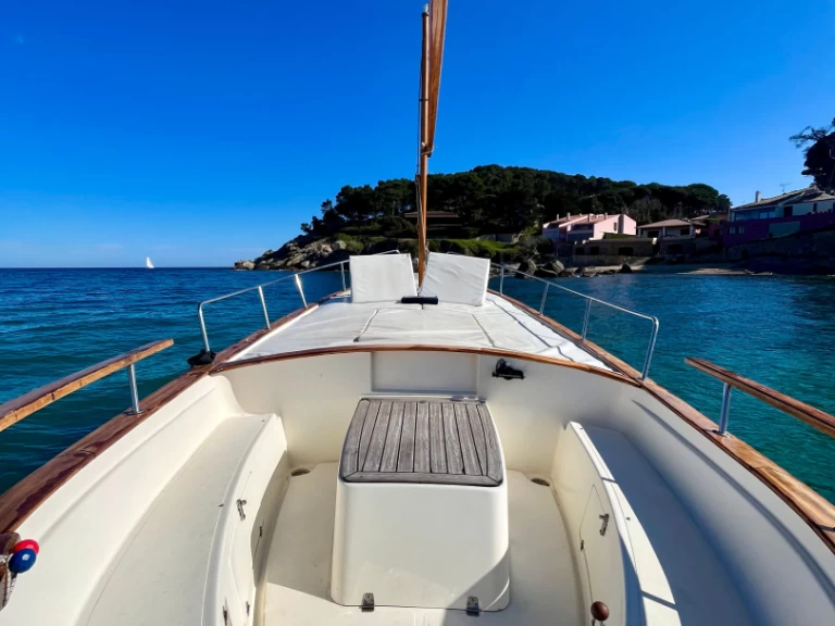 Bareboat Rental Motorboat Menorquin-Yachts with a boat licence