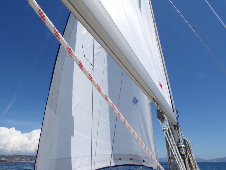 Bavaria Bavaria 30 Cruiser in Port-Camargue on SamBoat