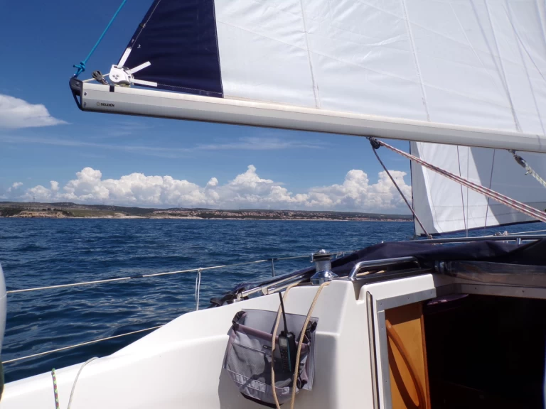 Rent a Bavaria Bavaria 30 Cruiser Port-Camargue