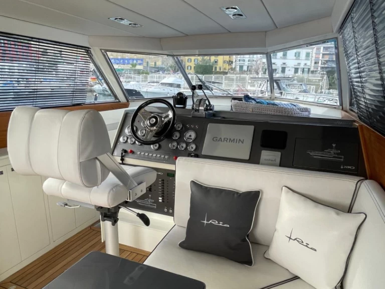 Motorboat rental with or without captain Rio Porto di Mergellina