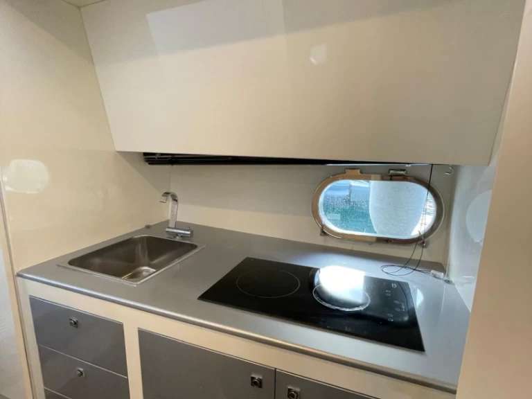 Bareboat Rental Motorboat Rio with a boat licence