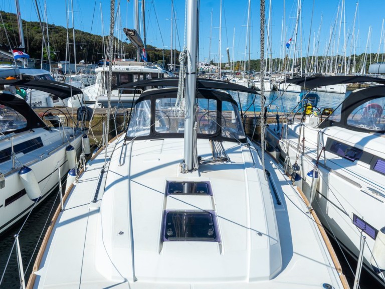 Yacht charter Pula cheap Oceanis 38.1