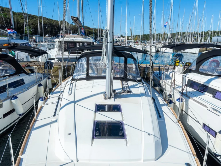 Yacht charter Pula cheap Oceanis 38.1