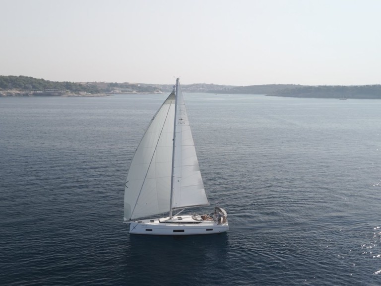 Boat rental Bavaria Bavaria C45 in Pula on Samboat