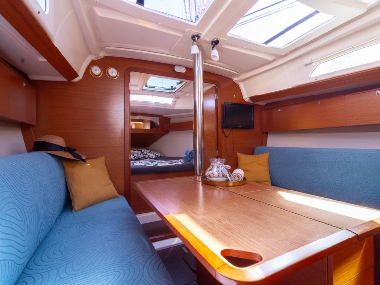 Sailboat for rent Pula at the best price