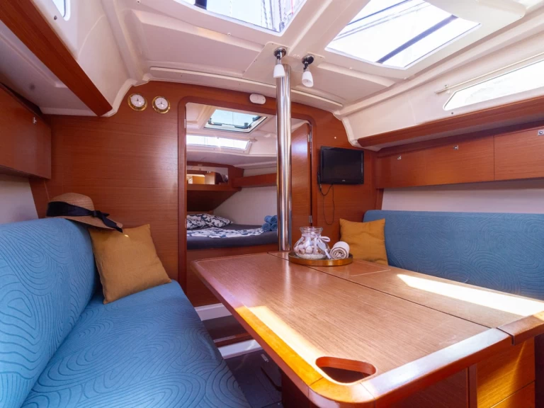 Sailboat for rent Pula at the best price