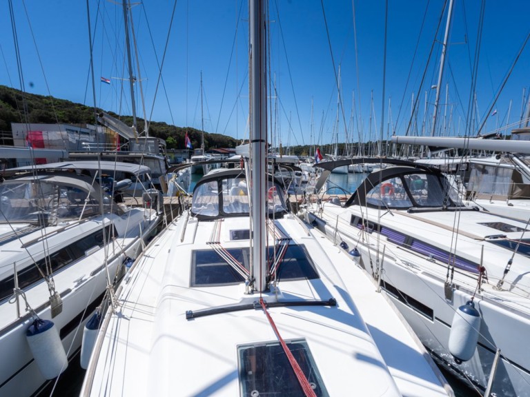 Sailboat for rent Pula at the best price