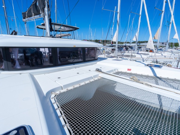 Lagoon Lagoon 42 in Pula on SamBoat