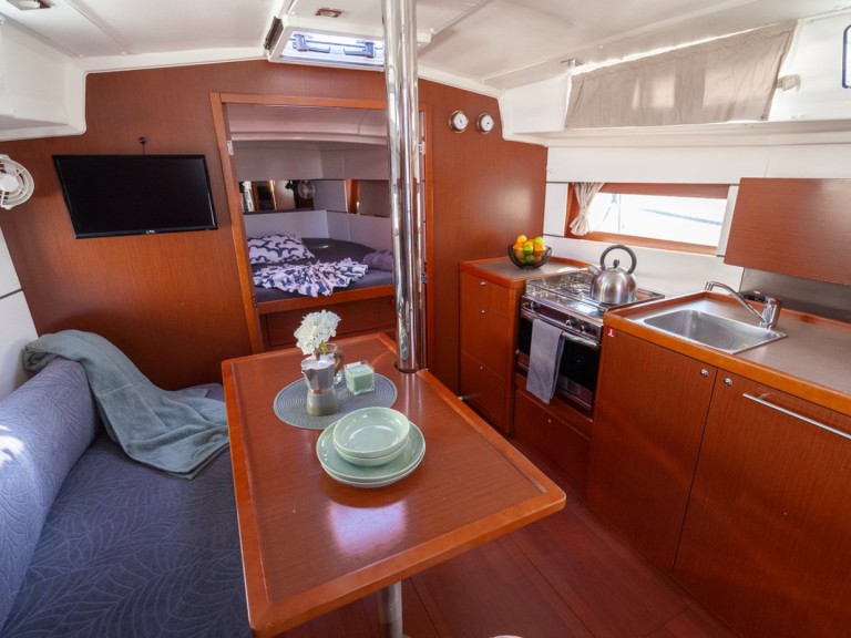 Sailboat rental in Pula - Bénéteau Oceanis 38.1