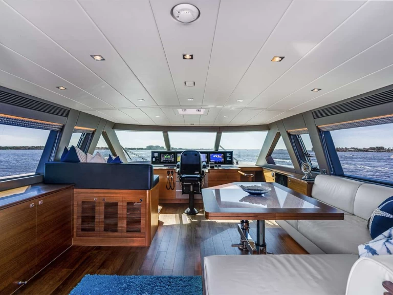 Luxury Yacht rental with or without captain Horizon Nassau