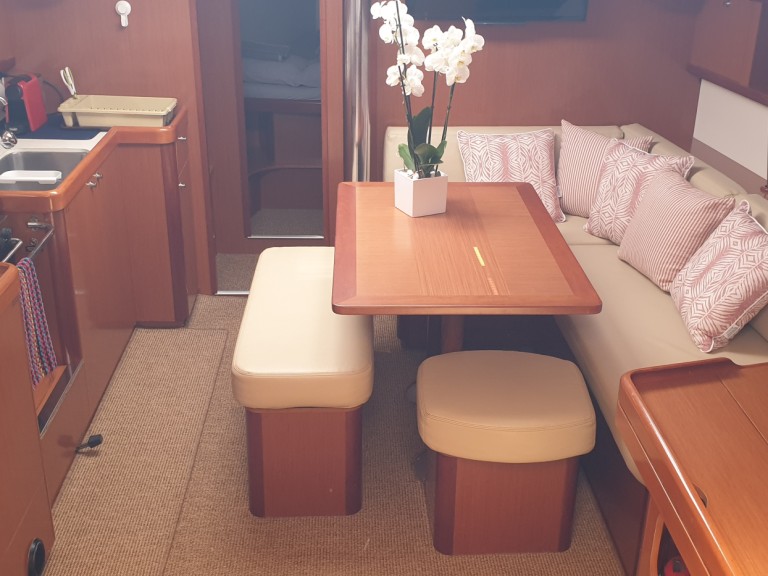 Bénéteau Oceanis 46 in Paros (Island) on SamBoat