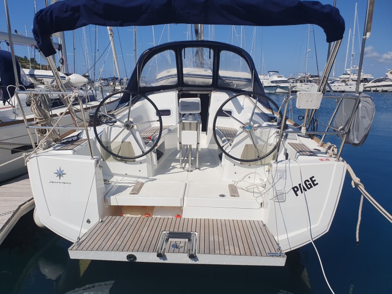 Jeanneau Sun Odyssey 349 charter bareboat or captained in  Drage