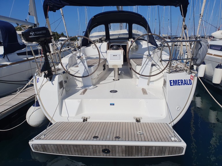 Boat rental Bavaria Cruiser 37 in Drage on Samboat