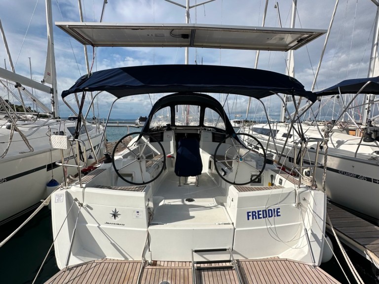 Bareboat Rental Sailboat Jeanneau with a boat licence