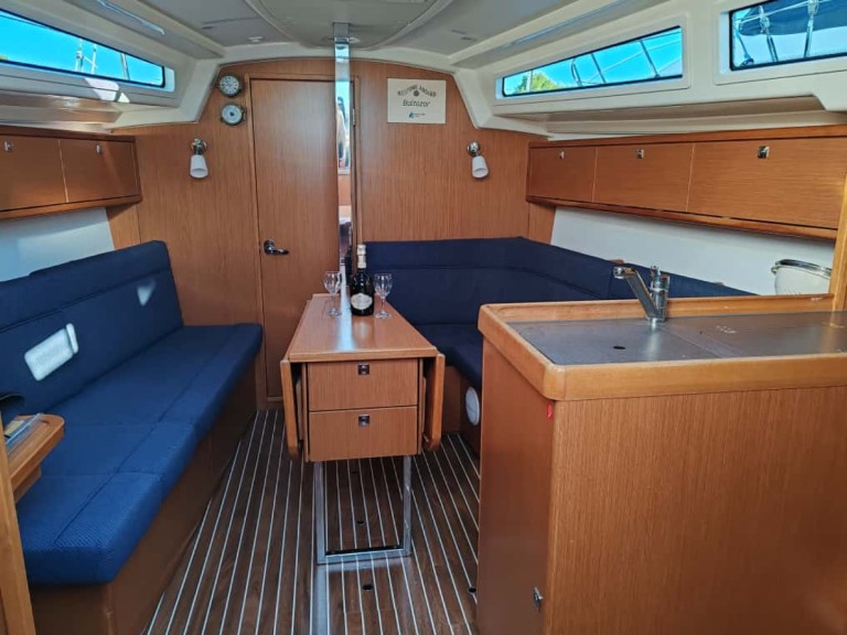 Sailboat rental in Drage - Bavaria Cruiser 34