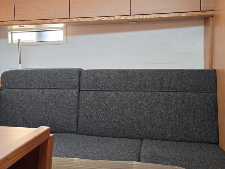 Bavaria Cruiser 37 in Zadar on SamBoat