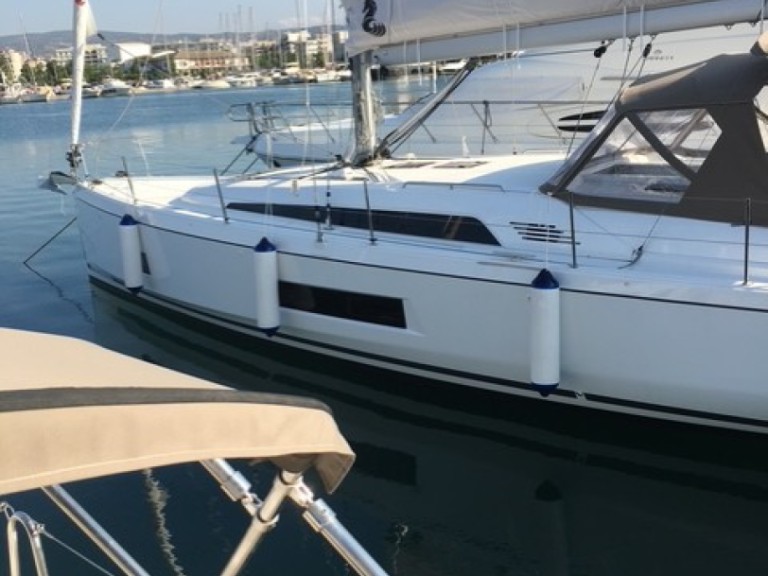 Boat rental Bénéteau Oceanis 46.1 in Pálairos on Samboat