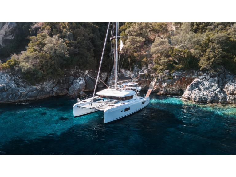 Catamaran for rent Lefkáda at the best price