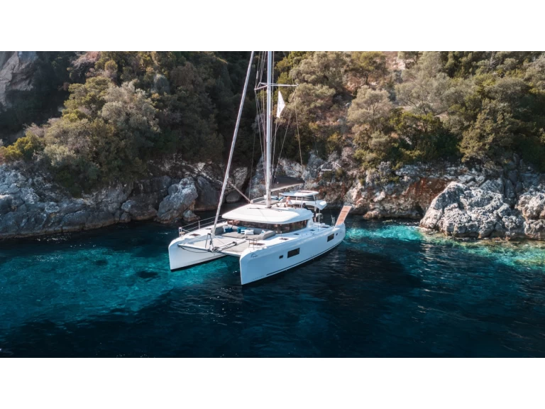 Catamaran for rent Lefkáda at the best price