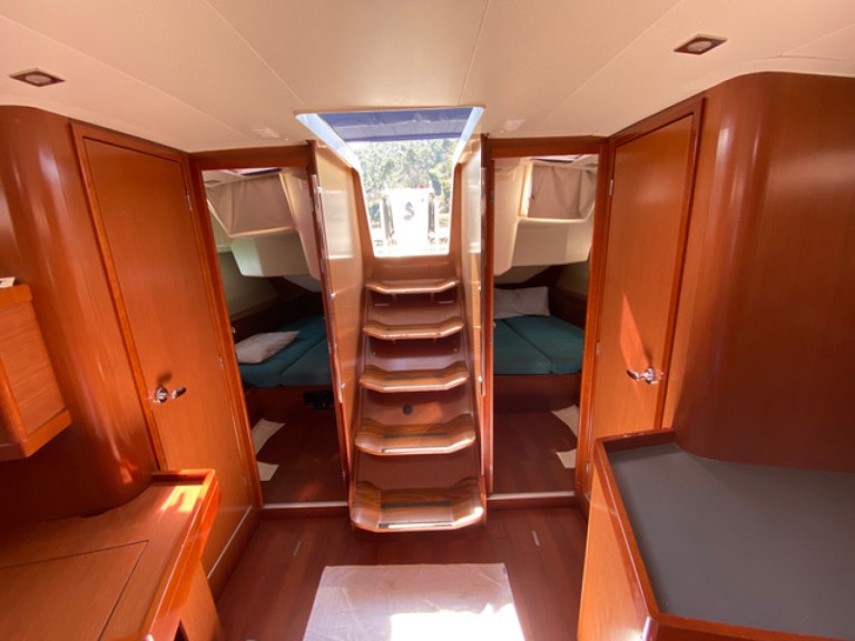 Bénéteau Oceanis 45 in La Spezia on SamBoat