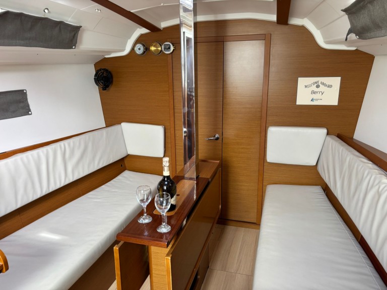 Bareboat Rental Sailboat Jeanneau with a boat licence