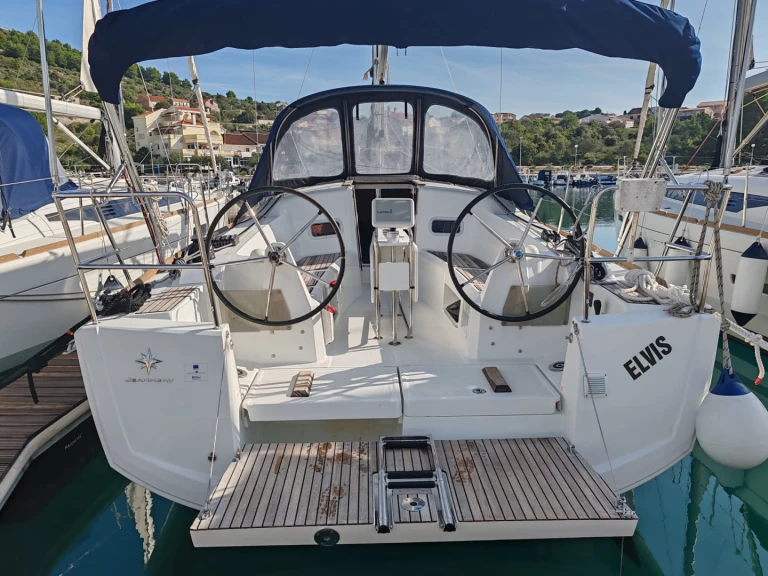 Jeanneau Sun Odyssey 349 charter bareboat or captained in  Drage