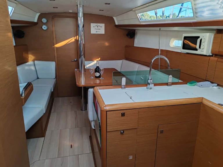 Yacht charter Drage cheap Sun Odyssey 389