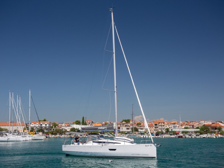 Sailboat rental in Betina - Elan E4