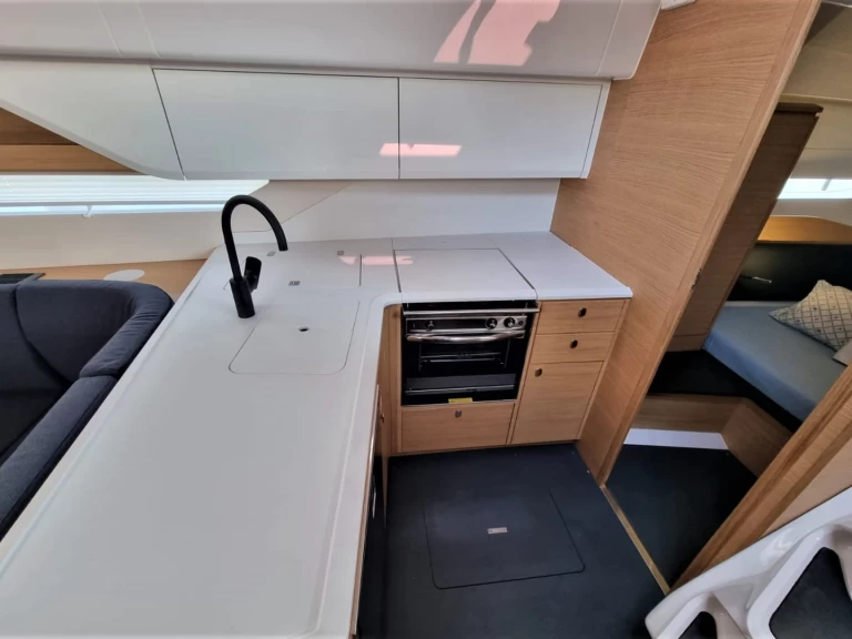 Elan Elan E6 in Punat on SamBoat
