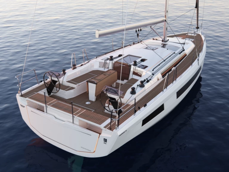 Sailboat for rent Alimos at the best price