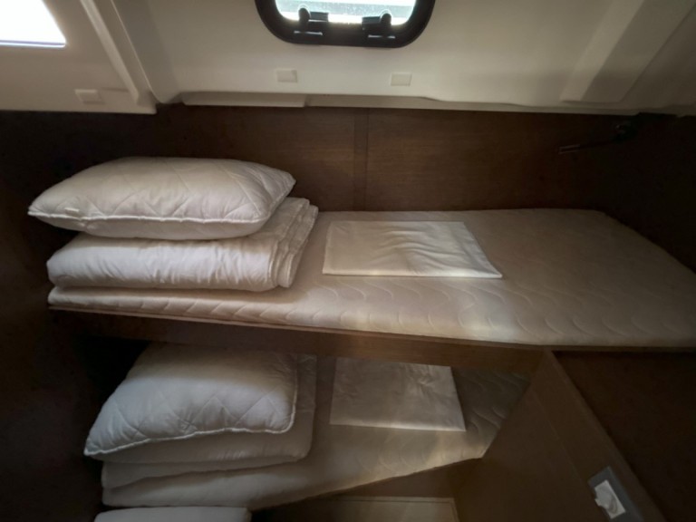 Bareboat Rental Sailboat Bénéteau with a boat licence