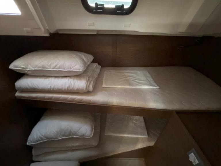 Bareboat Rental Sailboat Bénéteau with a boat licence