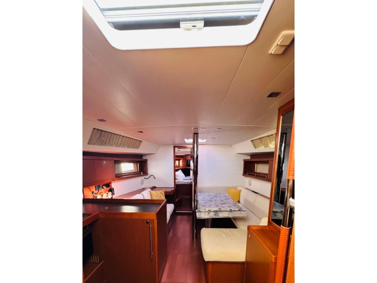 Bénéteau Oceanis 41 charter bareboat or captained in  La Spezia