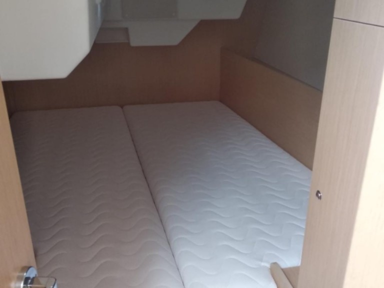 Sailboat rental with or without captain Bénéteau La Spezia