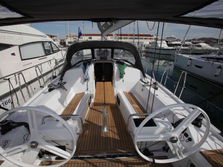 Sailboat rental with or without captain Elan Betina