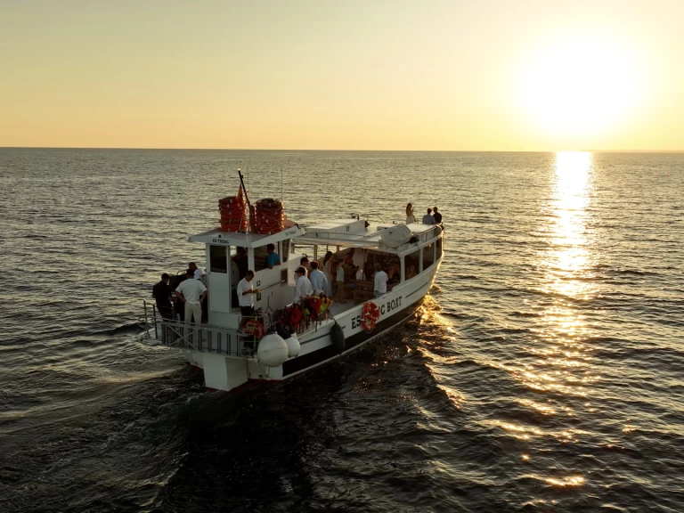 ASTILLEROS Y VARADEROS DE TARRAGONA Modelo 1 charter bareboat or captained in  Colònia de Sant Jordi