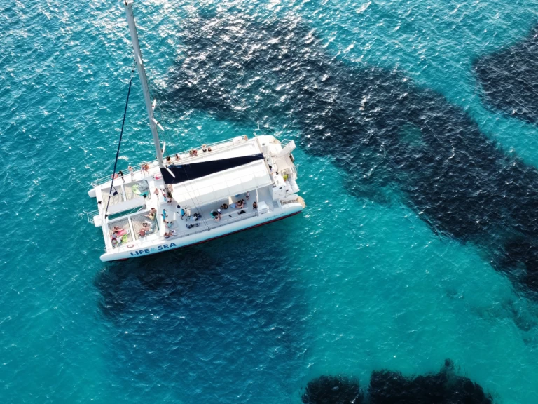 Bareboat Rental Catamaran Drassanes Dalmau with a boat licence