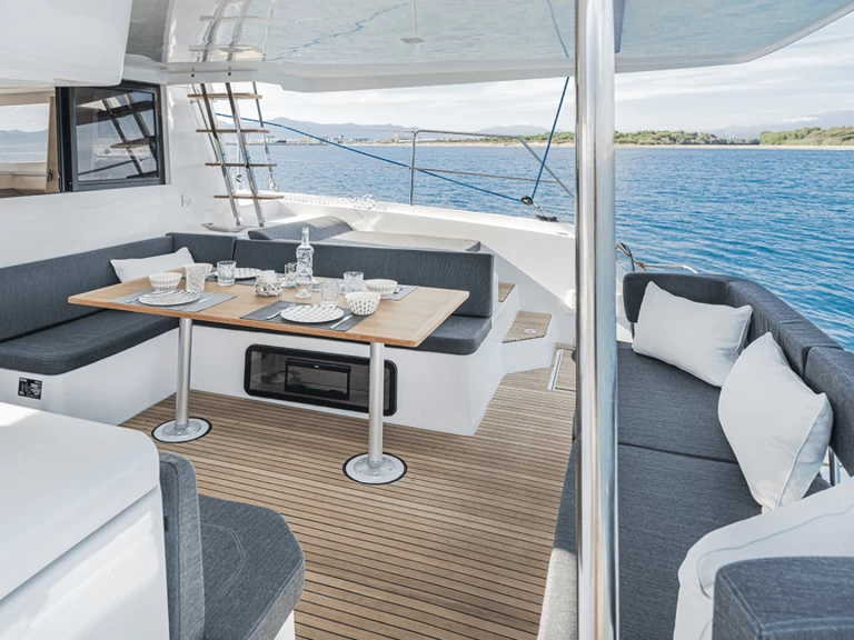 Yacht charter l'Estartit cheap Aventura 37