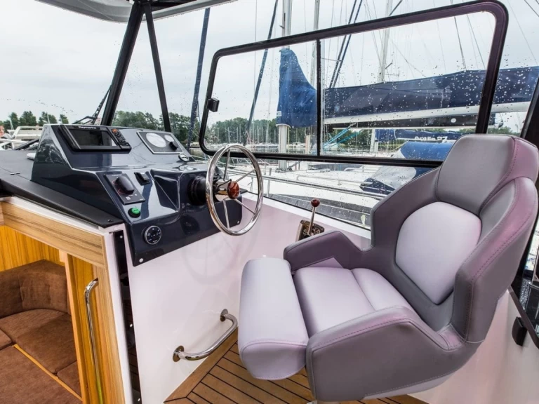 Stillo Stillo 30 in Ogonki on SamBoat