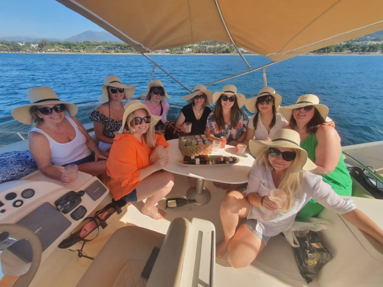 Motorboat rental with or without captain Rodman Marbella