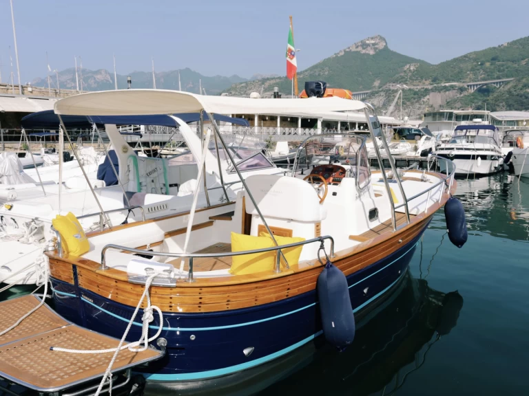 Fratelli Aprea Sorrento 7,50 open cruise charter bareboat or captained in  Salerno